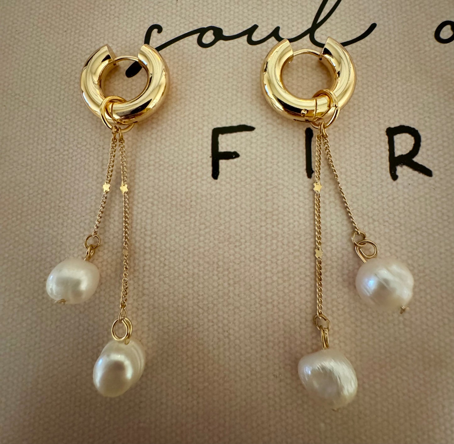 Hoops con cadena y perla madre