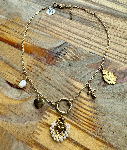 Collar corazón sagrado con dijes