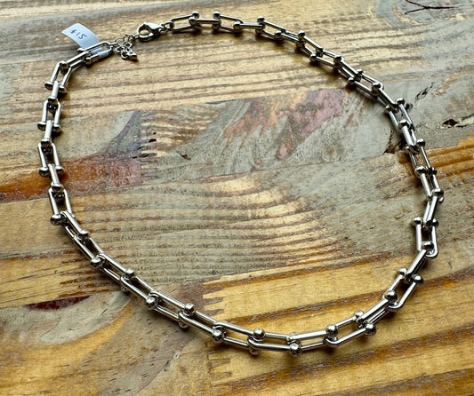 Collar plateado seguros