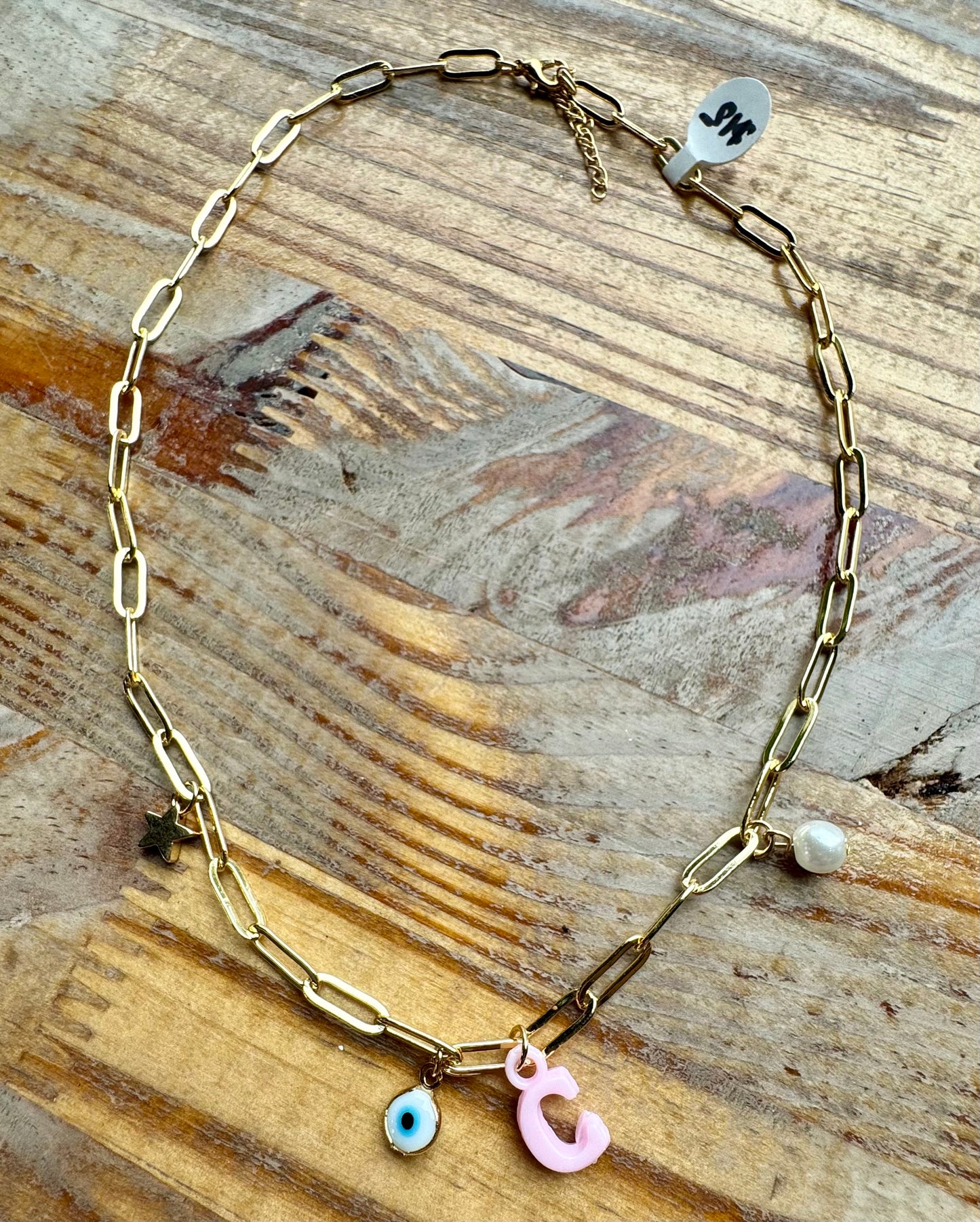 Collar de inicial con dijes