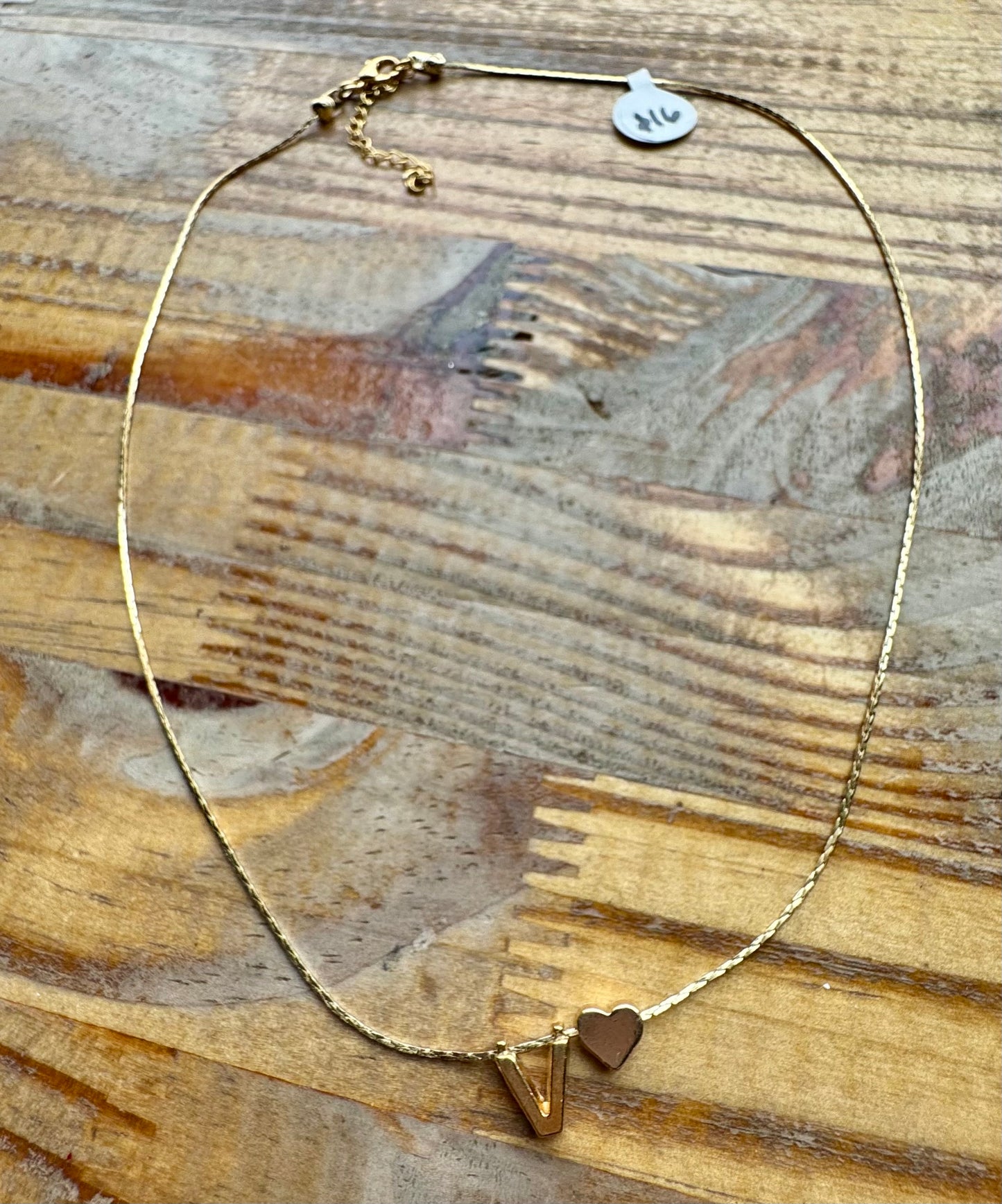 Collar inicial con corazón mini