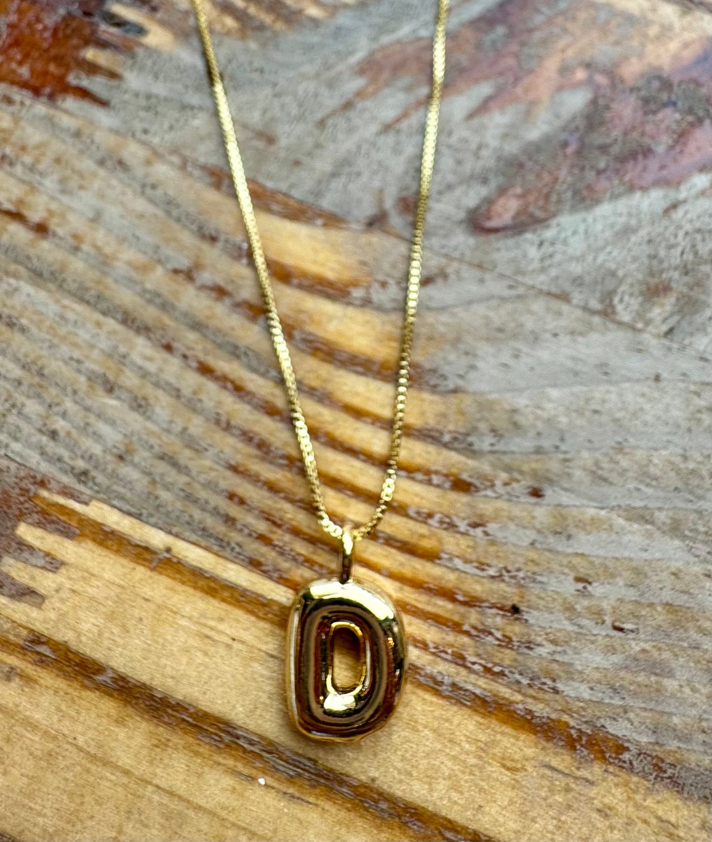 Collar de inicial globo