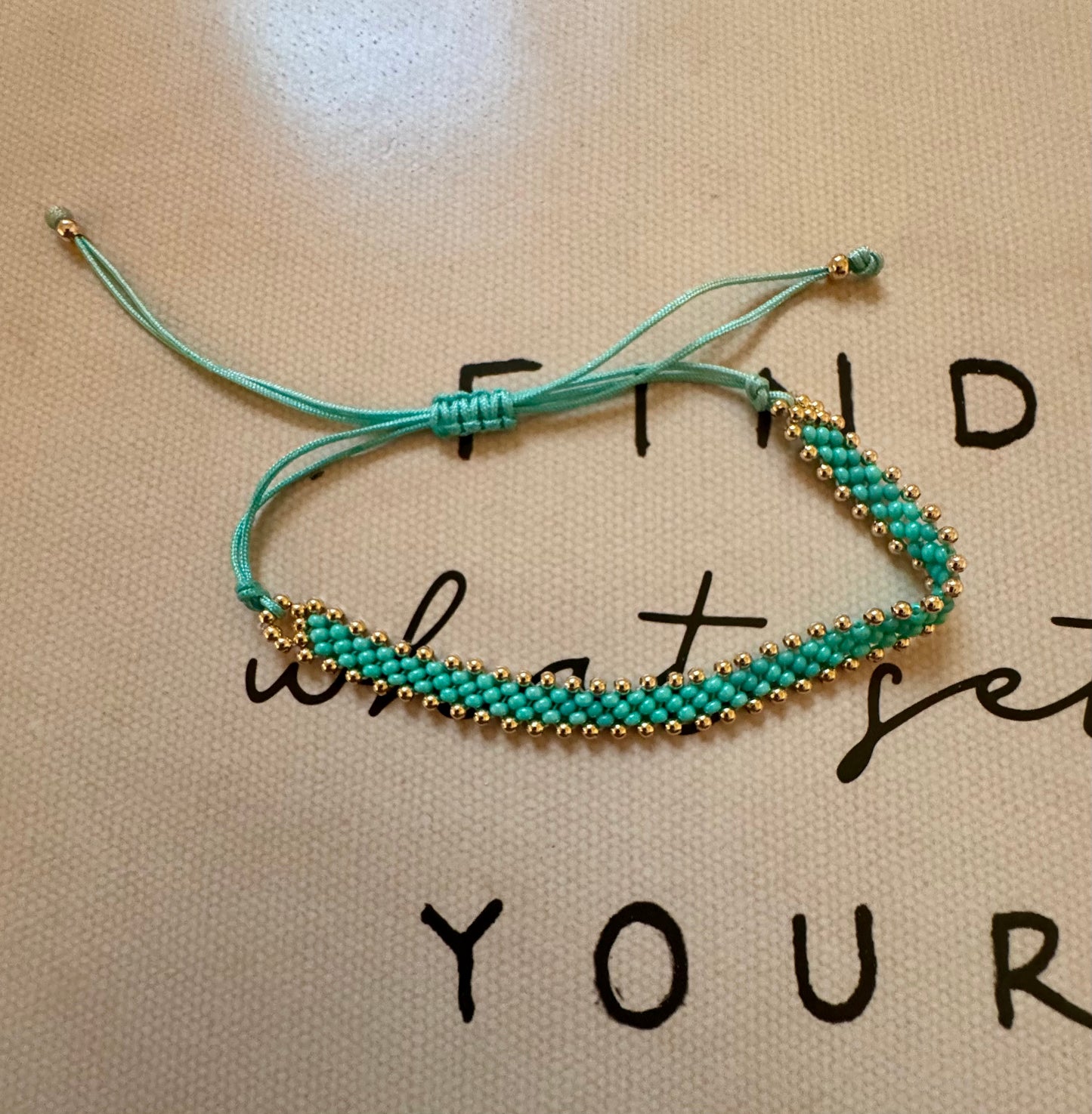 Pulsera de hilo